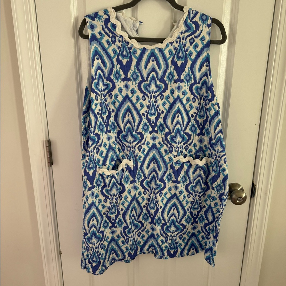 Blue and White Patterned Sleeveless Top